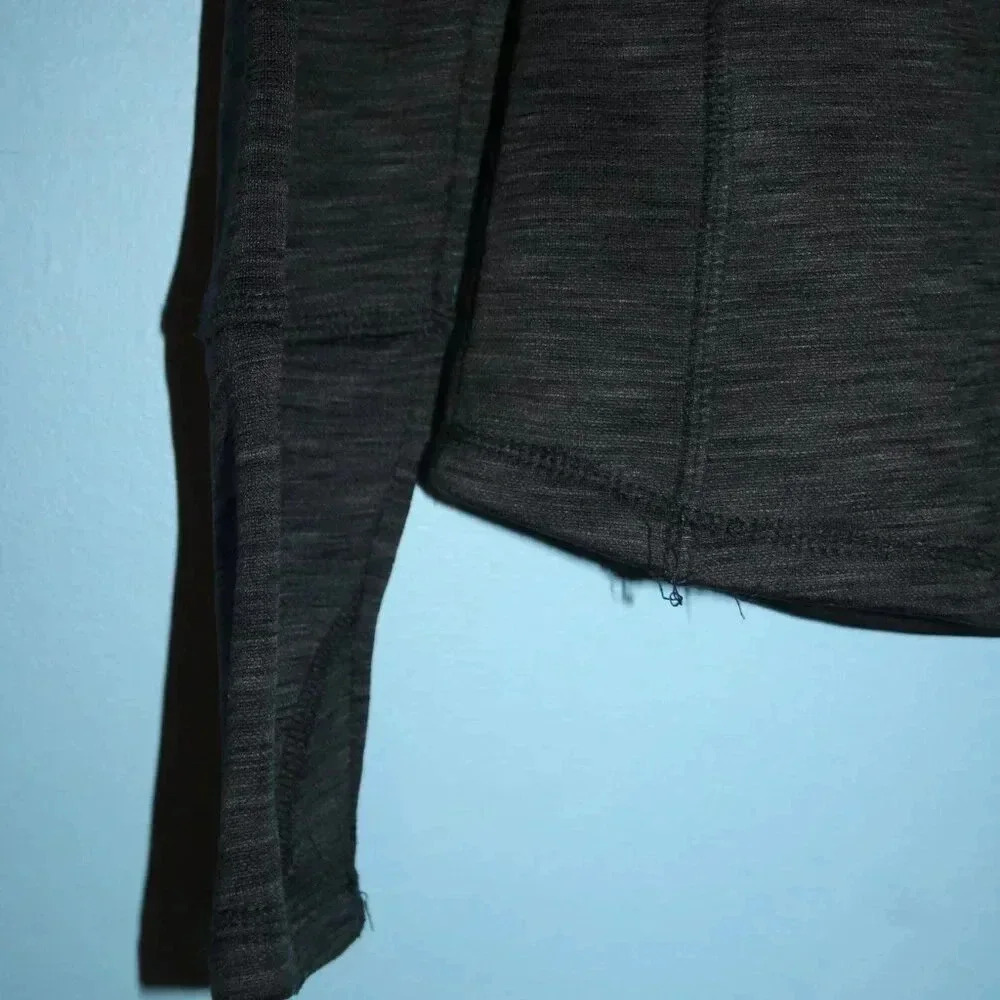 Umbro Sweatshirt Sized Medium Gray/Black Pullover Top - Picture 5 of 9